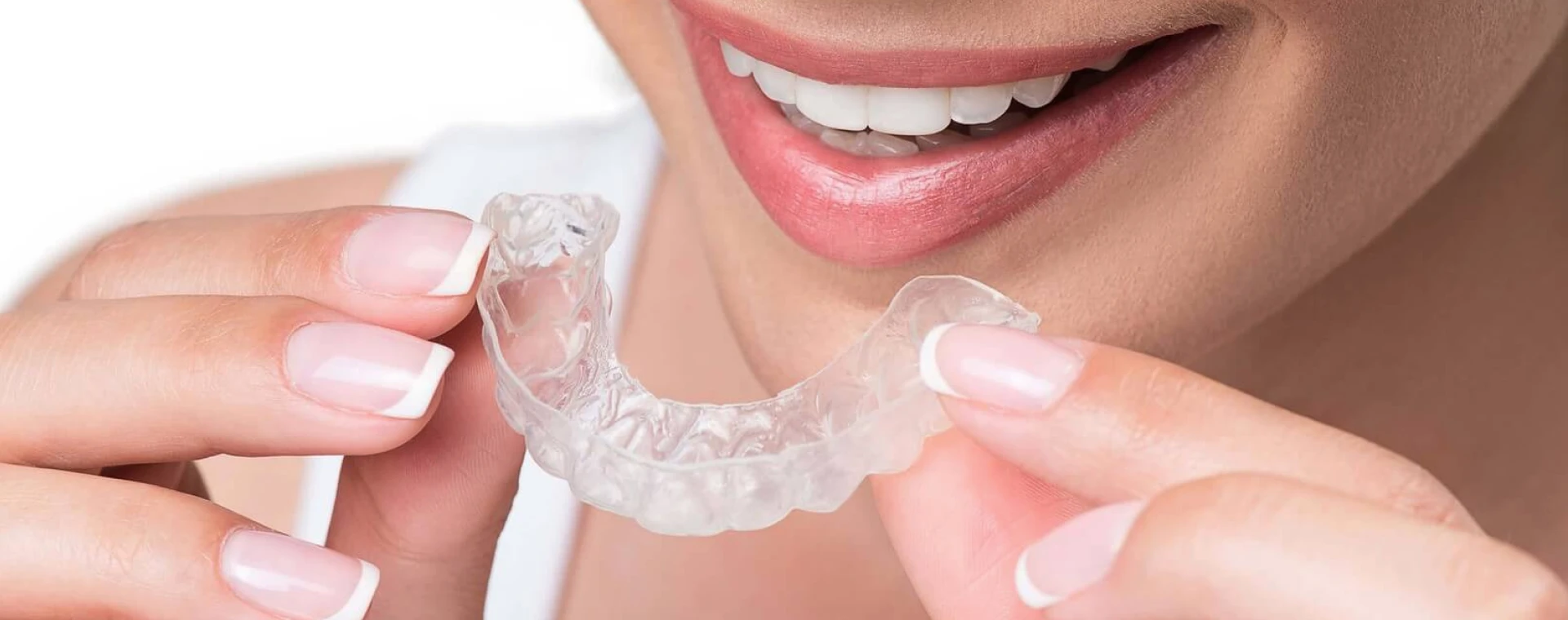 Gouttières invisibles fines et flexibles au cabinet du Docteur Jérémy Ohayon