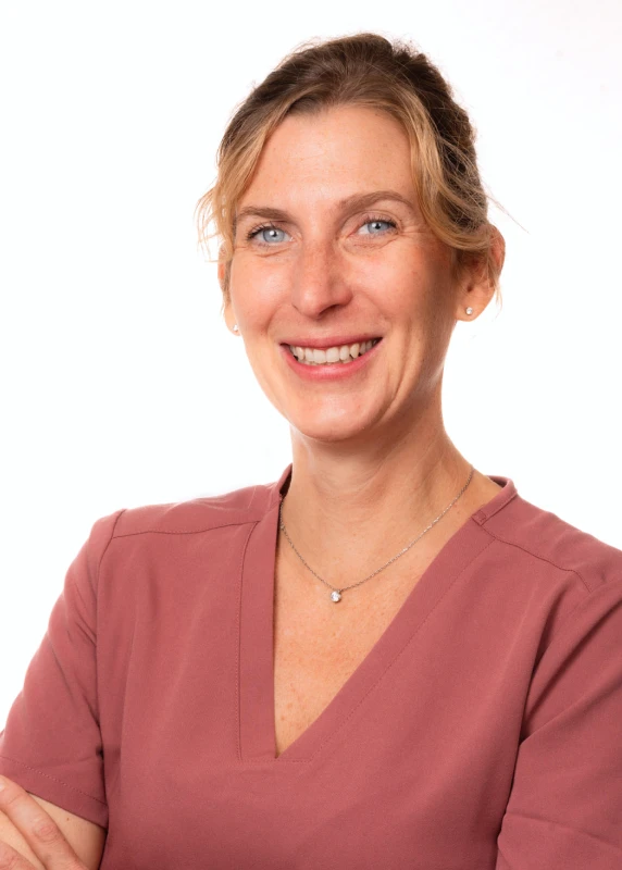 Roselyne, assistante dentaire qualifiée au cabinet d'orthodontie du Dr Jérémy Ohayon à Strasbourg (67000)